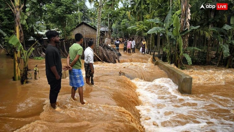 Manipur and Assam flood situation worsens water level of many rivers was increased Says Central Water Commission मणिपुर और असम में बाढ़ से भयावह हालात, खतरे के निशान से ऊपर पहुंचा कई नदियों का जलस्तर, केंद्र ने जारी किए आंकड़े