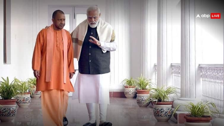 Yogi Adityanath Attends Chief Minister Meeting In Delhi At BJP Headquarters With PM Modi Amit Shah And JP Nadda यूपी की सियासी हलचल के बाद दिल्ली पहुंचे सीएम योगी आदित्यनाथ, जानें पीएम मोदी से कितनी दूर मिली सीट