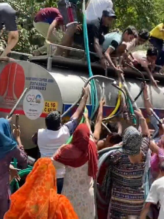 दिल्ली में पानी को लेकर मारामारी, वीडियों हुआ वायरल