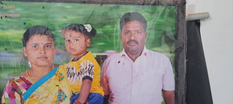 Dharmapuri crime Mother two children were found dead inside the house near karimangalam - TNN வீட்டுக்குள் இருந்து வீசிய துர்நாற்றம்.. தாய், 2 குழந்தைகள் சடலமாக மீட்பு - ஆபத்தான நிலையில் கணவர்