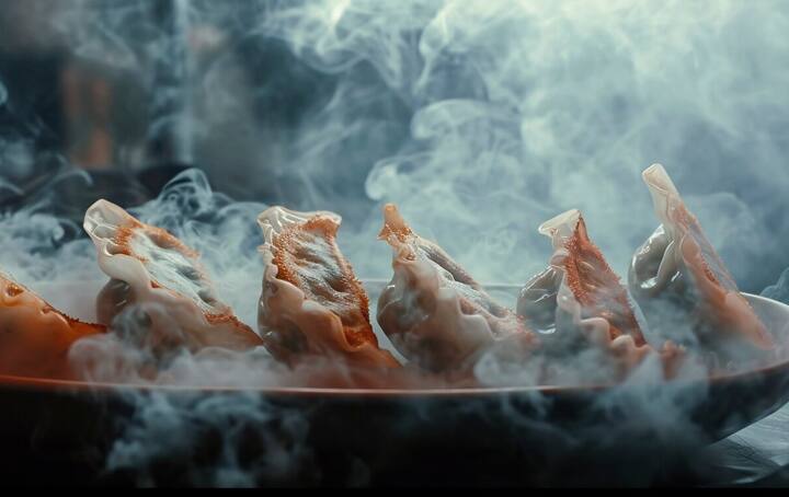 इन दिनों नाइट्रोजन लिक्विड का यूज काफी हद तक बढ़ गया है. फूड आइटम्स को आकर्षक दिखने के लिए लोग इसका इस्तेमाल करते हैं.