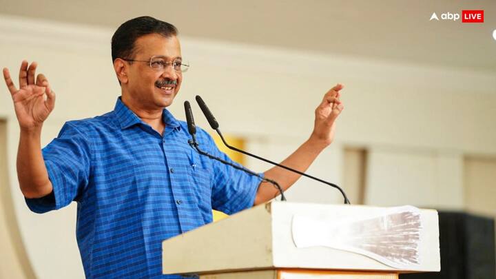 नीरजा चौधरी की हाउ प्राइम मिनिस्टर्स डिसाइड, सागरिका घोस की इंदिरा गांधी, कुलदीप नैयर की इमरजेंसी भी उन्होंने पढ़ी है.