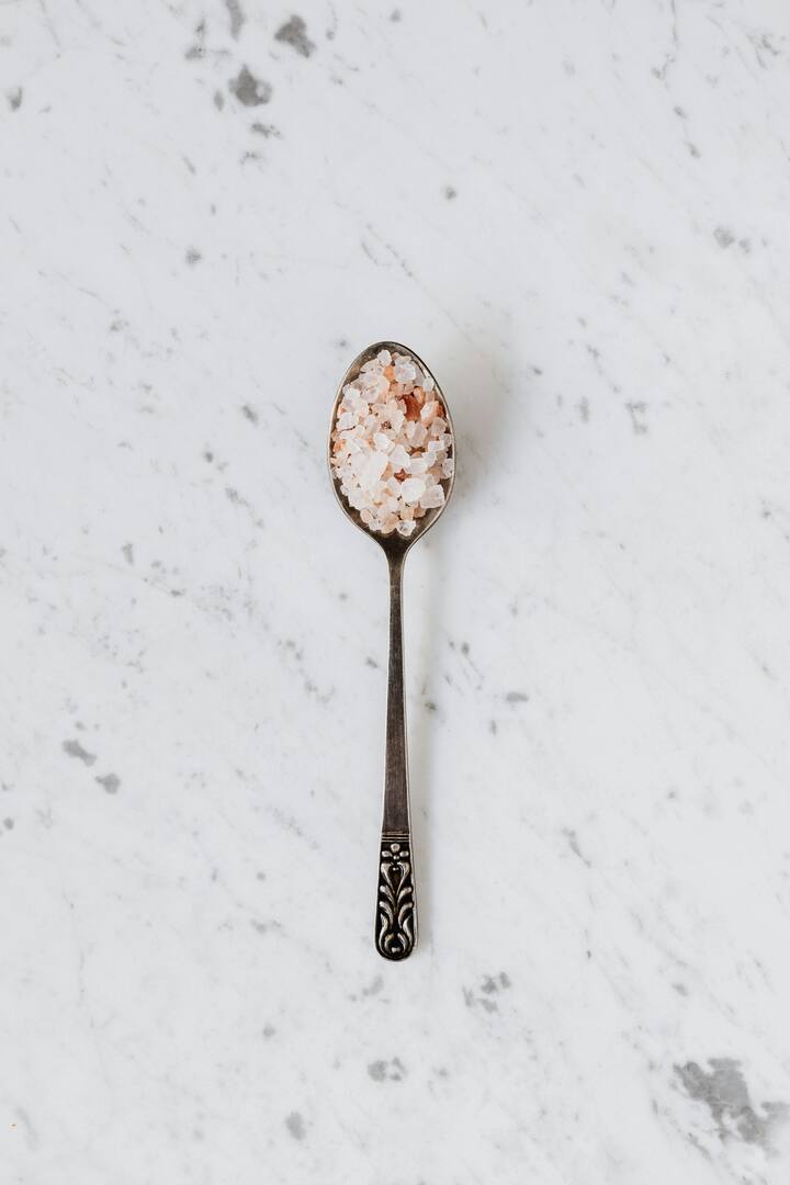 इस नमक को खरीदना हर किसी के बस की बात नहीं होती. कम ही लोग इसे खरीद पाते हैं.