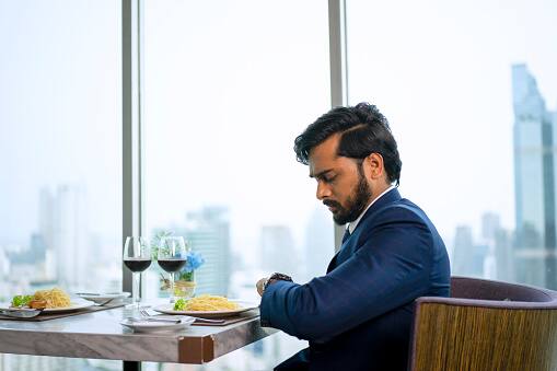 9. Eat on Time: Maintaining a regular eating schedule can help regulate your body's metabolism and cholesterol levels. Irregular eating patterns, such as skipping meals or eating late at night, can lead to weight gain and negatively affect cholesterol levels. Eating balanced meals at consistent times supports optimal digestion and nutrient absorption, contributing to better cholesterol management. (Image Source: Getty)