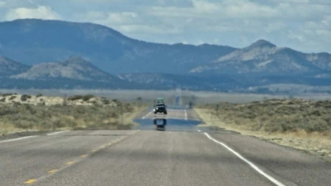 Do you also see water on the road Why do you think there is water on the road सड़क पर क्या आपको भी दिखता है पानी, जानिए गर्मी के समय क्यों लगता है जैसे सड़क पर पानी मौजूद