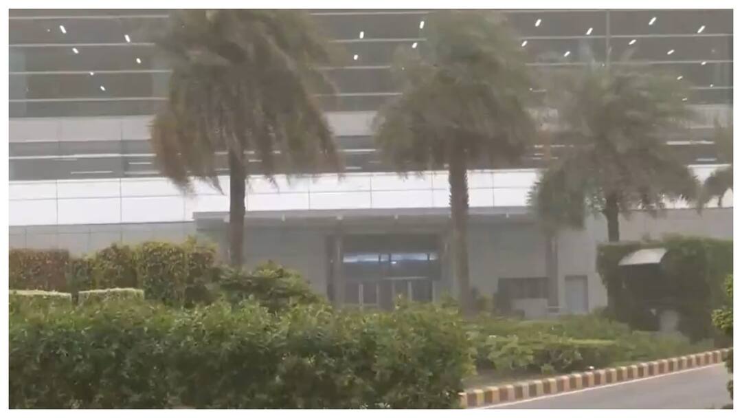 Weather Update: झुलसाती गर्मी से मिली राहत! दिल्ली-NCR और वेस्ट यूपी में बदला मौसम, धूल भरी आंधी के बाद बारिश Weather Update Delhi NCR West UP Gurugram drizzle after dust storm IMD Weather Update: झुलसाती गर्मी से मिली राहत! दिल्ली-NCR और वेस्ट यूपी में बदला मौसम, धूल भरी आंधी के बाद बारिश