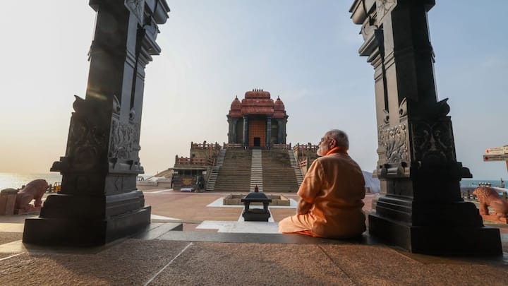 प्रधानमंत्री ने कुछ पल रॉक मेमोरियल के प्रांगण में बैठकर भी बिताया है. पीएम मोदी अपनी साधना के दौरान सिर्फ नींबू-पानी का सेवन कर रहे हैं. आज उनके संत तिरुवल्लुवर की प्रतिमा देखने जाने की भी उम्मीद है.