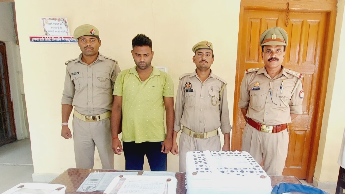 महोबा: पुलिस ने बरामद किया नकली नोटों का जखीरा, 15 लाख रुपए के नकली नोट जब्त