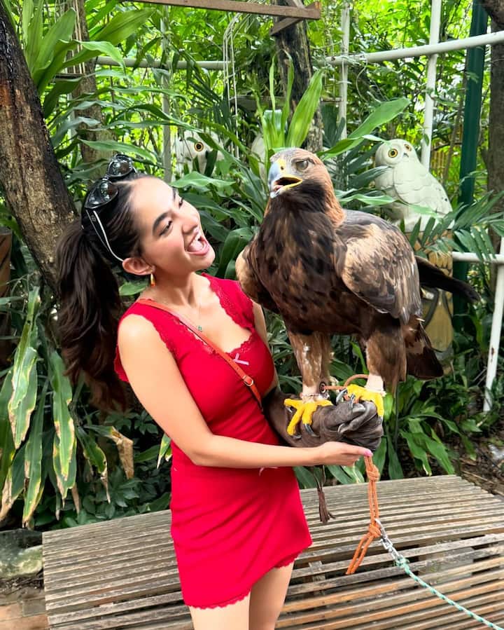 Anushka Sen treated fans with pictures from Safari World, Bangkok