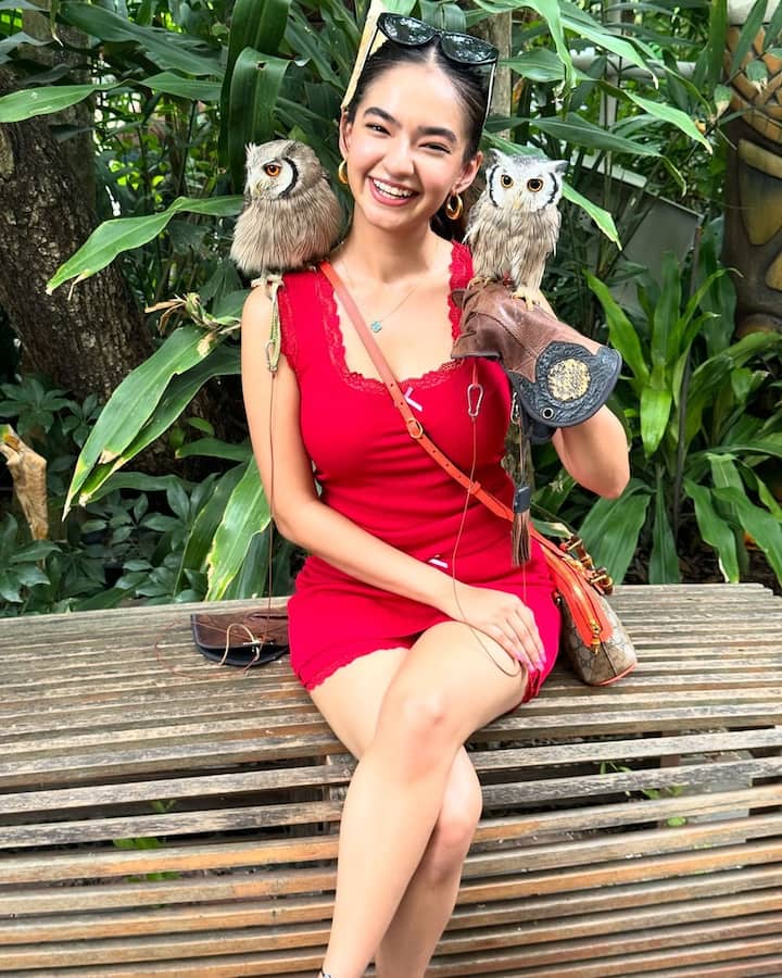 Anushka's pictures with new friends from Safari World are just adorable