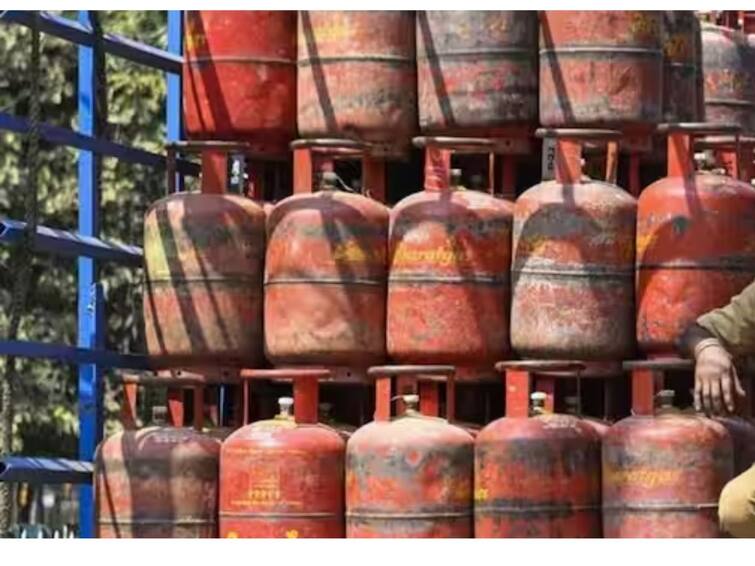 LPG cylinder prices reduced again know what are the rates from today LPG Cylinder:  LPG ਸਿਲੰਡਰ ਦੀਆਂ ਕੀਮਤਾਂ 'ਚ ਫਿਰ ਕਟੌਤੀ, ਜਾਣੋ ਅੱਜ ਤੋਂ ਕੀ ਹਨ ਨਵੇਂ ਰੇਟ