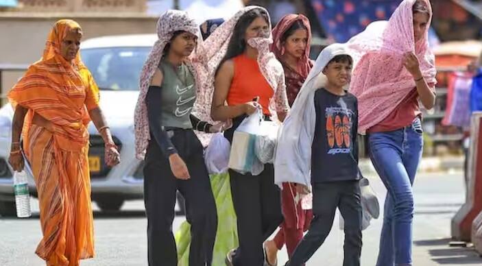 જો છેલ્લા કેટલાક દિવસોની વાત કરીએ. ઉનાળાના આ ખતરનાક વાતાવરણમાં હીટ સ્ટ્રોકના કારણે અનેક લોકોએ જીવ ગુમાવ્યા છે.