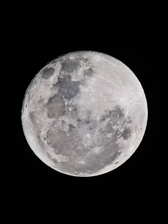 चांद पर सबसे पहले खेला गया यह खेल