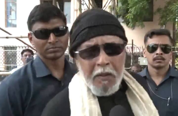 બેલગાચિયાના એક મતદાન કેન્દ્ર પર પોતાનો મત આપ્યા પછી, ભાજપના નેતા મિથુન ચક્રવર્તીએ કહ્યું...હું ભાજપનો કેડર છું, મેં મારી ફરજ બજાવી છે.