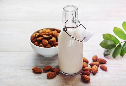 Almond milk: You can soak 20-30 almonds overnight. Next morning peel, add 3-4 cups of water, pinch of salt, sugar and few drops of almond oil. Blend to make a smooth mixture, strain and store in a glass bottle for 3-5 days. Almond milk is low in calories, lactose free, an excellent source of proteins and healthy fats. They also contain Vitamin E, fibre, minerals like magnesium, manganese, and phosphorus, which are essential for bone health, energy metabolism, and muscle function. You can use almond milk In your teas and coffees. (Image Source: Getty)