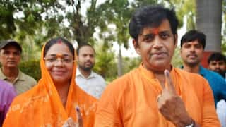 Lok Sabha Election 2024 UP Gorakhpur MP Ravi Kishan voted on today in polling center ann | Lok Sabha Election 2024: सांसद रवि किशन ने डाला वोट, कहा- 'भारत के विकास के