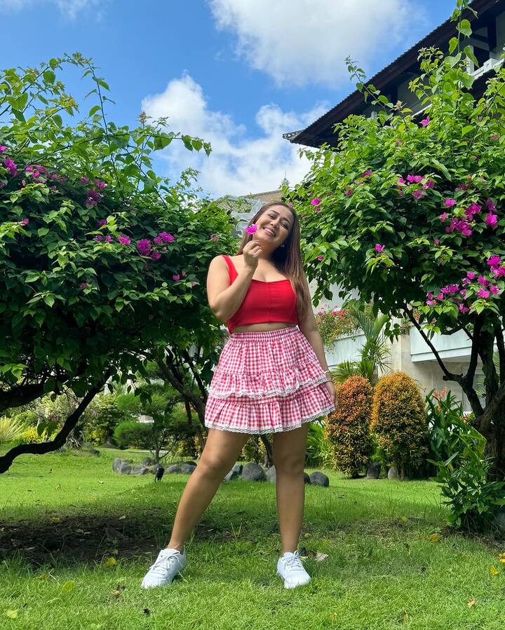 Neha Kakkar Photo: પોતાના સુરીલા અવાજથી લોકોને દિવાના બનાવનાર નેહા કક્કરે ઘણા ગીતો ગાઈને આખા ભારતમાં ચાહકો બનાવ્યા છે.