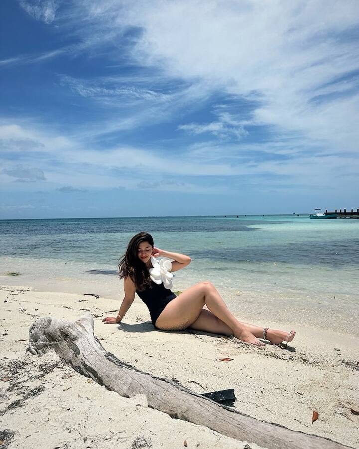 ‘కృష్ణగాడి వీర ప్రేమ గాథ‘ సినిమాతో తెలుగు తెరకు పరిచయం అయిన హీరోయిన్ మెహ్రీన్. తొలి సినిమాతోనే మంచి గుర్తింపు తెచ్చుకుంది.  Photo Credit: MEHREEN/Instagram