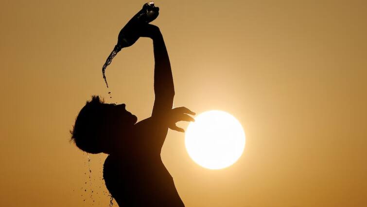 Telangana Weather updates Intense Heatwave Causes Eight Suspected Heatstroke Deaths In Telangana  Heat Waves In Telangana: అగ్నిగుండంలా తెలంగాణ, ఎండలకు ఒకే రోజు 13 మంది మృత్యువాత