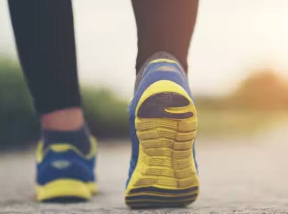 ਫਿਟਨੈਸ ਮਾਹਿਰਾਂ ਅਨੁਸਾਰ 7 ਤੋਂ 9 ਵਜੇ ਦੇ ਵਿਚਕਾਰ ਹੀ ਸੈਰ ਕਰਨ ਦੀ ਸਲਾਹ ਦਿੱਤੀ ਜਾਂਦੀ ਹੈ। ਬਹੁਤ ਜ਼ਿਆਦਾ ਤਾਪਮਾਨ ਵਿੱਚ ਸੈਰ ਕਰਨ ਤੋਂ ਪਰਹੇਜ਼ ਕਰਨਾ ਚਾਹੀਦਾ ਹੈ।