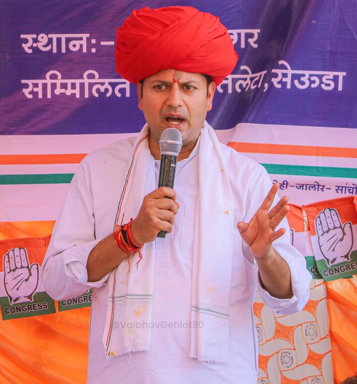 राजस्थान के लोकसभा चुनाव में दो पूर्व सीएम के बेटे भी दांव आजमा रहे हैं. उनमें पूर्व सीएम अशोक गहलोत के बेटे वैभव गहलोत और पूर्व सीएम वसुंधरा राजे के बेटे दुष्यंत सिंह हैं.