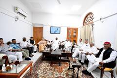 INDIA अलायंस की बैठक की पहली तस्वीरें आईं सामने, कुछ यूं नजर आए अखिलेश यादव, देखें खास PICS