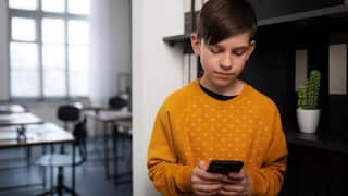 क्या मोबाइल बिगाड़ रहा है दिमागी स्थिति? जानें कौन सी बीमारियों को दे रहे हैं न्योता?