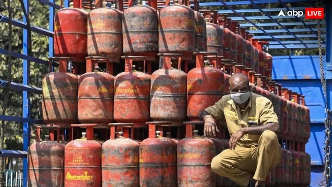 LPG cylinder prices increased Ujjwala Yojana gas prices also increased in UP LPG सिलेंडर्स के दाम बढ़े, यूपी में उज्जवला योजना के लाभार्थियों पर भी पड़ेगा बड़ा असर, जानें- नए रेट
