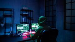 नोएडा में युवक से 9 करोड़ की ऑनलाइन ठगी, शेयर बाजार में निवेश के नाम पर दिया था झांसा