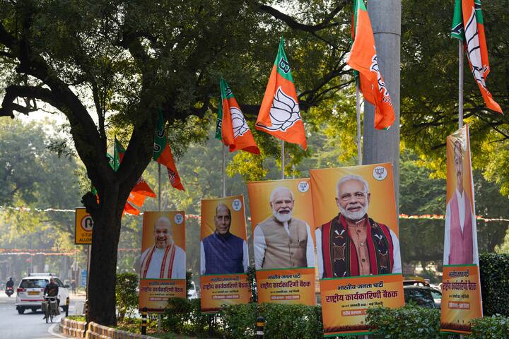 जम्मू कश्मीर में बीजेपी ने इस बार दो सीटों पर चुनाव लड़ा है. बीजेपी ने इस बार जम्मू और उधरपुर सीट से उम्मीदवार उतारा था. सी-वोटर सर्वे के मुताबिक, इस बार बीजेपी 1 से दो सीटों पर जीत दर्ज कर सकती है.