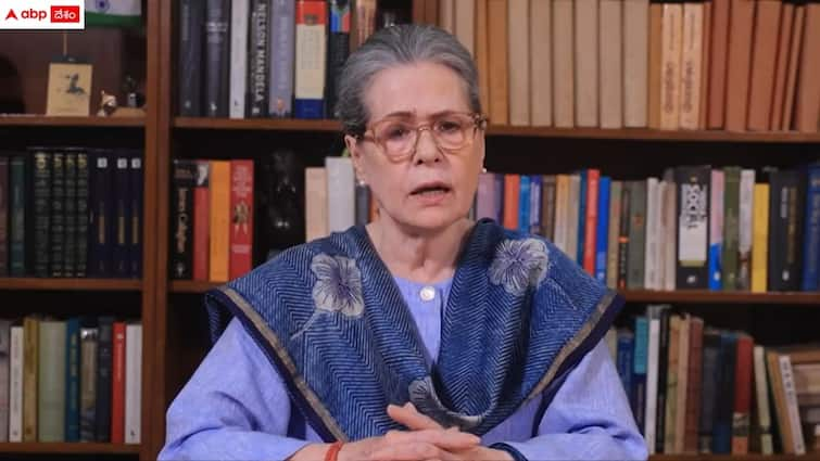 sonia gandhi may not attend telangana formation day celebrations తెలంగాణ ఆవిర్భావ వేడుకలకు సోనియా గాంధీ దూరం? - వీడియో సందేశం వినిపించే ఛాన్స్!