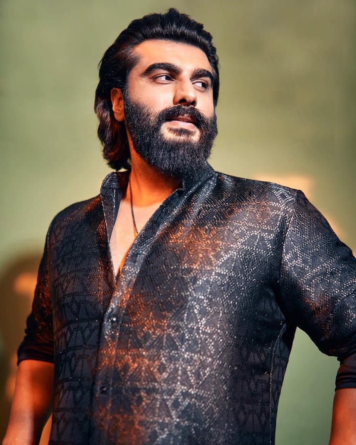 आज अर्जुन कपूर की लव लाइफ एक खुली किताब की जैसी है. लेकिन एक वक्त था जब एक्टर एक हसीना से सीक्रेटली प्यार करते थे. दरअसल ये एक्ट्रेस स्टार क्रिकेटर विराट कोहली की वाइफ यानि अनुष्का शर्मा हैं.