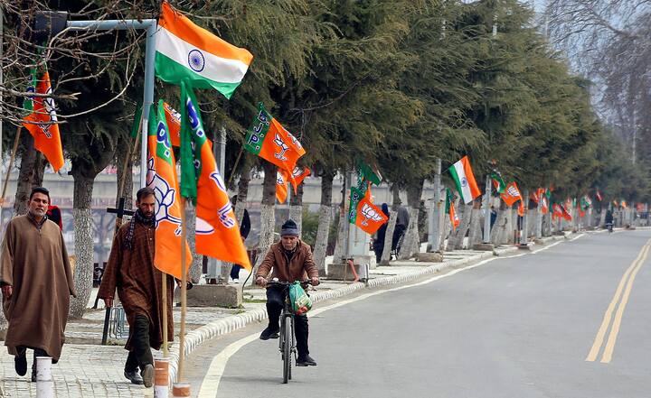 सातवें चरण का चुनाव खत्म होने के बाद एबीपी सी वोटर ने एग्जिट पोल 2024 के आंकड़े जारी किए हैं. वोटिंग खत्म होने के बाद खत्म एग्जिट पोल के आंकड़े सबसे पहले हम आपके लिए लेकर आए हैं.