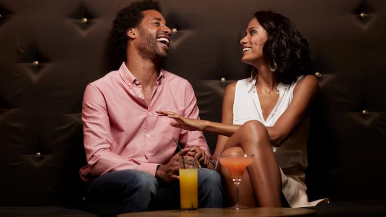 lifestyle relationship healthy flirting tips to impress your crush try this Flirting Tips: ફ્લર્ટિંગ પણ એક કળા છે, તેથી તમારા ક્રશ સાથે સમજી વિચારીને મજાક કરો.