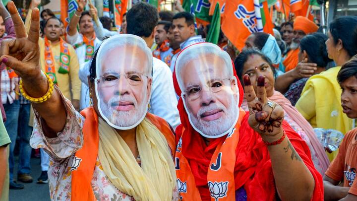 ABP Cvoter एग्जिट पोल के अनुसार, जम्मू-कश्मीर की 5 सीटों में से इंडिया गठबंधन को 0-2 सीटें मिलने की आशंका जताई गई है.