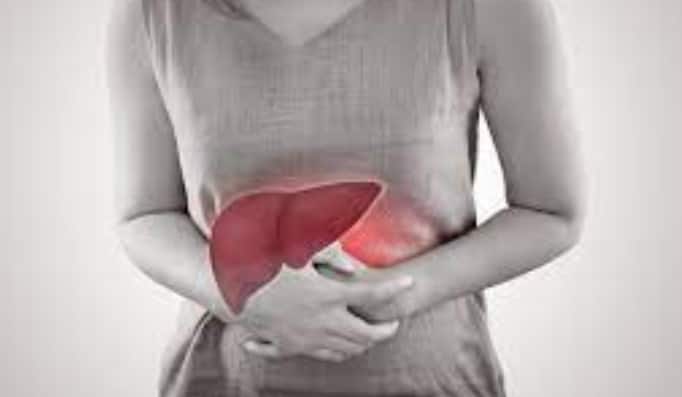 તમને ઉબકા, ઉલટી અને ઝાડાની સમસ્યા છે. જો તમને વારંવાર ઝાડા થવાની સમસ્યા રહેતી હોય તો એકવાર આ લક્ષણ સમજવાનો પ્રયાસ કરો, શું તે લીવર ડેમેજ થવાની સમસ્યા તો નથી.