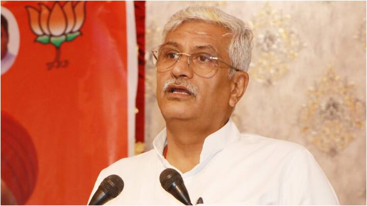 गजेंद्र सिंह शेखावत ने जोधपुर से चुनाव लड़ा है जिस सीट पर उन्हें पिछले चुनाव में भी जीत मिली थी. अर्जुन राम मेघवाल ने बीकानेर और ओम बिरला ने कोटा से किस्मत आजमाई है.