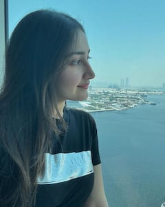 Sayyeshaa Photos : துபாயில் பொழுதை கழித்து வரும் கடைக்குட்டி சிங்கம் கண்ணுக்கினியாள்!