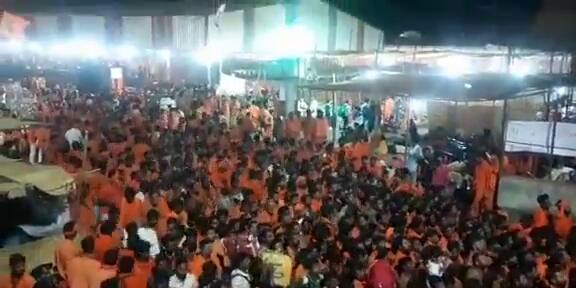 కొండగట్టు అంజన్న ఆలయ ప్రాంగణంలో భక్తుల రద్దీ.. స్వామి దర్శనం కోసం ఎదురుచూపులు