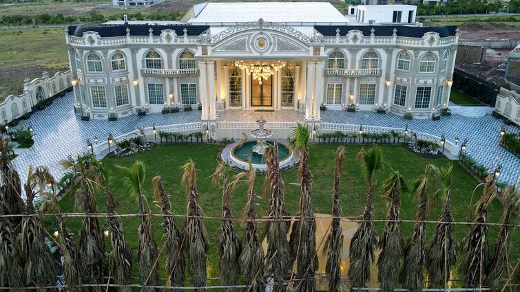 This is the most expensive house of Pakistan gives competition to Mukesh Ambanis Antilia ये हैं पाकिस्तान का सबसे महंगा घर, मुकेश अंबानी के एंटीलिया को देता है टक्कर