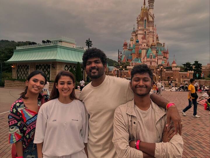 తాజాగా ఈ ఫోటోలు షేర్‌ చేస్తూ హార్ట్‌ ఎమోజీలను జతచేసింది. ప్రస్తుతం నయనతార ఫోటోలు నెట్టింట హల్‌చల్‌ చేస్తున్నాయి. ఇక తన పిల్లలతో కలిసి నయన్‌ చేసిన అల్లరి చూసి ఆమె ఫ్యాన్స్‌ మురిసిపోతున్నారు.