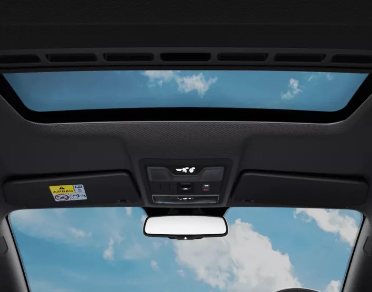 Sunroof Feature Cars: खुली गाड़ी में सफर का मजा लेना चाहते हैं, घर लाएं ये सनरूफ फीचर वाली कारें