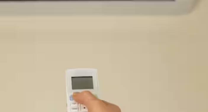 જો તમે 24 તાપમાને AC ચલાવો છો તો તમે 24 ટકા સુધી વીજળી બચાવી શકો છો. આનાથી તમારા AC પર વધુ અસર થતી નથી.