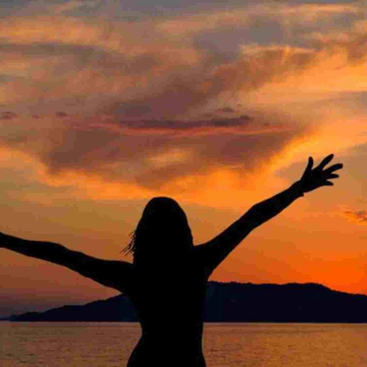 ਚਿੰਤਾ ਨਾ ਕਰੋ, ਇਹ ਸ਼ਬਦ ਤੁਸੀਂ ਕਈ ਵਾਰ ਸੁਣੇ ਹੋਣਗੇ। ਸੋਚਣਾ ਤੁਹਾਡੀ ਅੰਦਰਲੀ ਚੇਤਨਾ ਨੂੰ ਜਗਾਉਂਦਾ ਹੈ। ਸ਼ਾਮ ਨੂੰ ਕੰਮ ਖਤਮ ਕਰਨ ਤੋਂ ਬਾਅਦ, ਆਰਾਮ ਕਰਦੇ ਸਮੇਂ, ਇਹ ਸੋਚੋ ਕਿ ਤੁਸੀਂ ਦਿਨ ਭਰ ਕੀ ਚੰਗਾ ਅਤੇ ਕੀ ਬੁਰਾ ਕੀਤਾ ਹੈ। ਇਹ ਤੁਹਾਨੂੰ ਇਹ ਸਮਝਣ ਦੀ ਤਾਕਤ ਦੇਵੇਗਾ ਕਿ ਤੁਹਾਨੂੰ ਕਿੱਥੇ ਸੁਧਾਰ ਕਰਨ ਦੀ ਲੋੜ ਹੈ। ਚੀਜ਼ਾਂ ਬਾਰੇ ਸਕਾਰਾਤਮਕ ਨਜ਼ਰੀਏ ਤੋਂ ਸੋਚਣਾ ਸ਼ੁਰੂ ਕਰੋ।