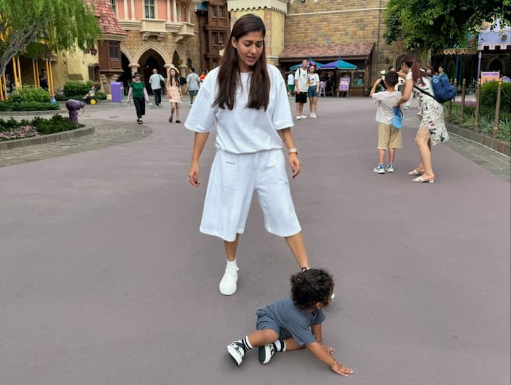 ఒకప్పుడు అసలు సోషల్‌ మీడియానే పట్టించుకోని ఆమె ఇప్పుడు మాత్రం వరుసగా పోస్ట్స్‌ చేస్తు తెగ సందడి చేస్తుంది.