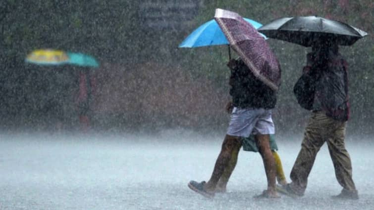 According to the Meteorological Department, 9 districts in Tamil Nadu today and 14 districts tomorrow with strong winds and heavy rains TN Weather Update: இன்று 9 மாவட்டங்கள், நாளை 14 மாவட்டங்கள்.. எங்கெல்லாம் கனமழை? வெயில் எப்படி இருக்கும்?