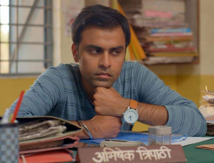 28 मई को 'पंचायत 3' जैसे ही आया धमाल मचा गया. 'पंचायत 3' को ओरमैक्स स्ट्रीम ट्रैक पर नंबर 1 पर रखा गया है और इस सीरीज को काफी पसंद भी किया जा रहा है. इसे आप अमेजॉन प्राइम वीडियो पर देख सकते हैं.