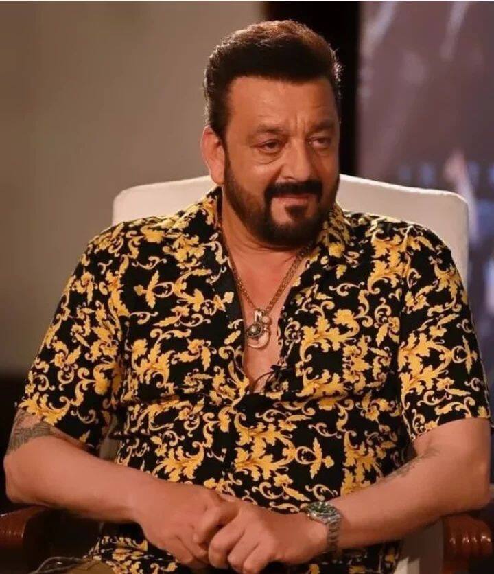 फिर नौकर की बात सुनकर संजय दत्त हैरान रह गए थे. इसके बाद उन्होंने फैसला कर लिया कि वो अब कभी ड्रग्स का नशा नहीं करेंगे.  बता दें कि संजय ने ‘मुन्नाभाई एमबीबीएस’ से जबरदस्त कमबैक किया था. फिल्म ब्लॉकबस्टर हिट रही थी.