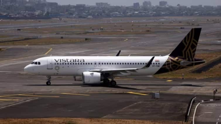 vistara flight from paris with 306 flyers makes emergency landing in mumbai after bomb threat Bomb Threat: విస్తారా విమానానికి బాంబు బెదిరింపు, ముంబై ఎయిర్ పోర్టులో ఎమర్జెన్సీ ప్రకటన