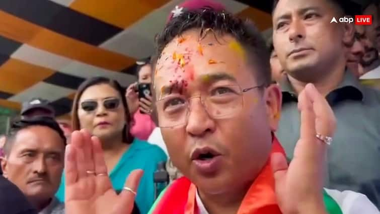 Sikkim Assembly Elections 2024 bjp congress defeated by sikkim krantikari morcha prem singh tamang Will take oath as CM फोडाफोडीच्या राजकारणाला जनतेची नापसंती, सिक्कीममध्ये भाजपचा धुव्वा; पक्ष गमावलेले प्रेमसिंह तमांग मुख्यमंत्री होणार